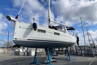 2017 Beneteau Oceanis 35 Cruiser