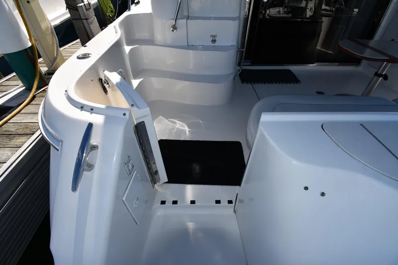 Nina Yacht Photos Pics 2002 Sea Ray 480 Sedan Bridge yacht deck with open hatch and seating area.