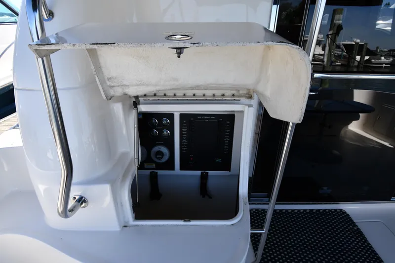 Nina Yacht Photos Pics Control panel on 2002 Sea Ray 480 Sedan Bridge yacht, featuring sleek design and functionality.