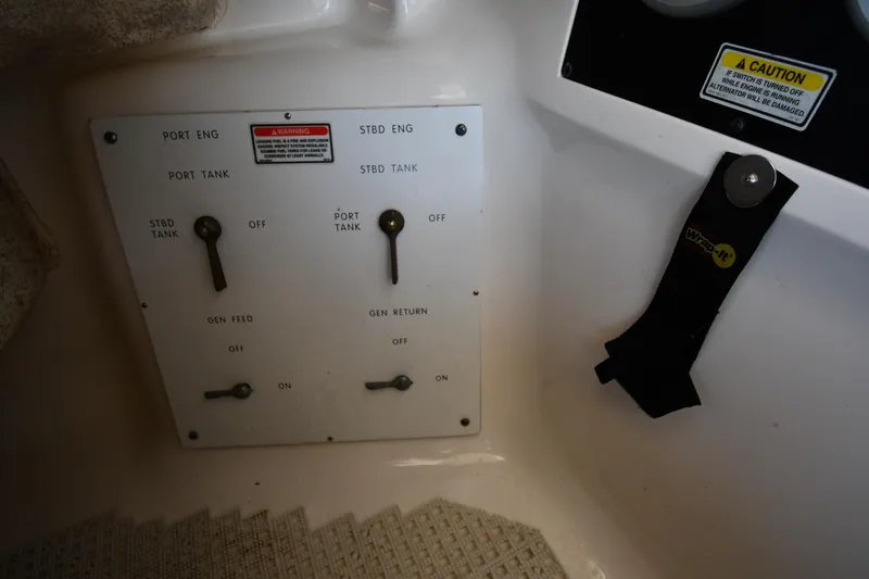 Nina Yacht Photos Pics Control panel on a 2002 Sea Ray 480 Sedan Bridge boat.