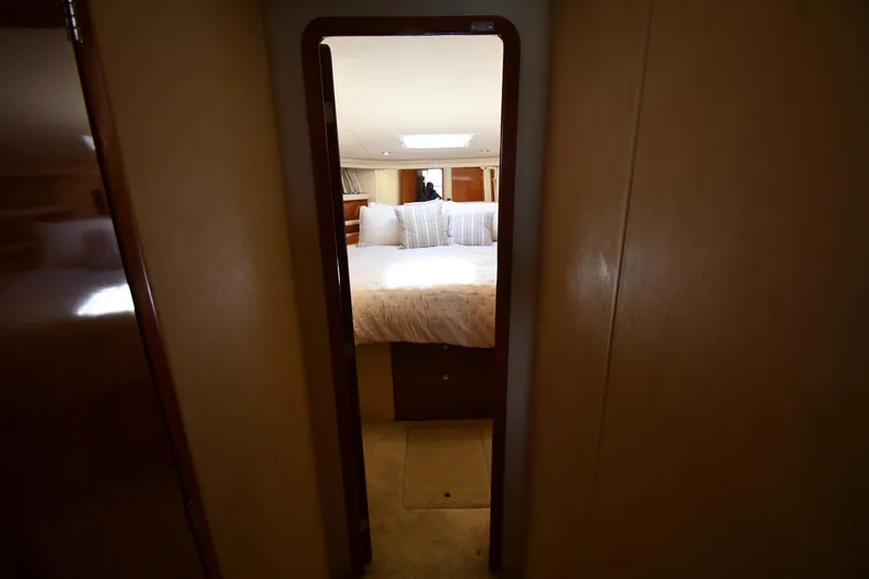 Nina Yacht Photos Pics Interior view of 2002 Sea Ray 480 Sedan Bridge bedroom with cozy bedding.