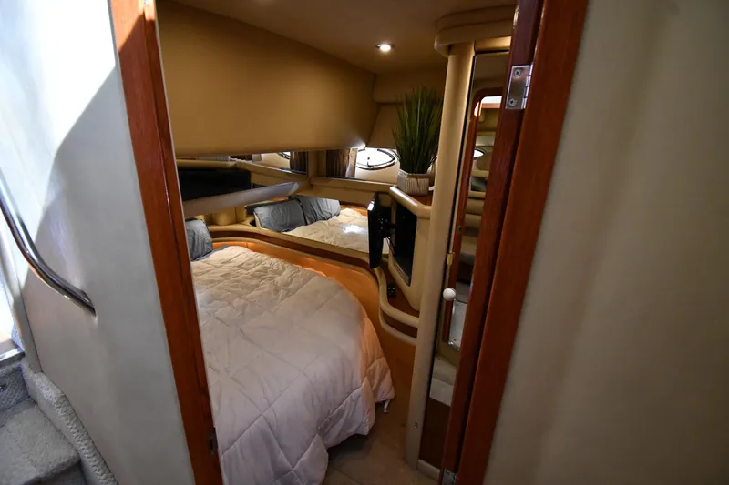 Nina Yacht Photos Pics Luxurious bedroom interior of 2002 Sea Ray 480 Sedan Bridge yacht.