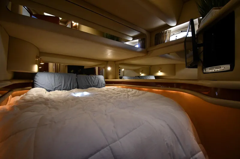 Nina Yacht Photos Pics Luxurious cabin interior of 2002 Sea Ray 480 Sedan Bridge yacht.