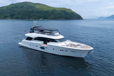 Monte Carlo Yachts 86