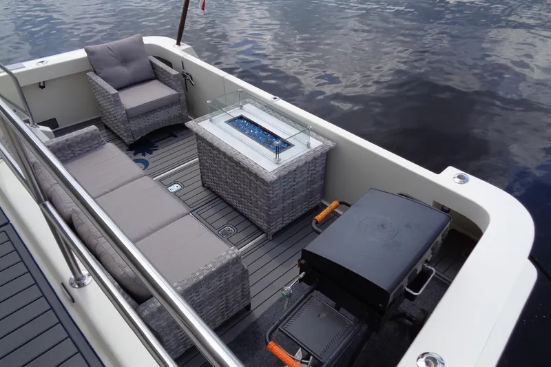 Ivory Lady Yacht Photos Pics Luxurious 1987 Hatteras 70 Cockpit Motor Yacht with elegant outdoor seating and grill.