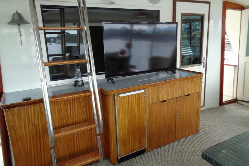 Ivory Lady Yacht Photos Pics Interior of 1987 Hatteras 70 Cockpit Motor Yacht with TV and wooden cabinetry.