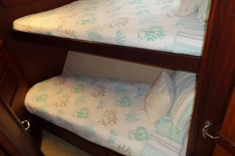 Ivory Lady Yacht Photos Pics Bunk beds in 1987 Hatteras 70 Cockpit Motor Yacht cabin with patterned bedding.