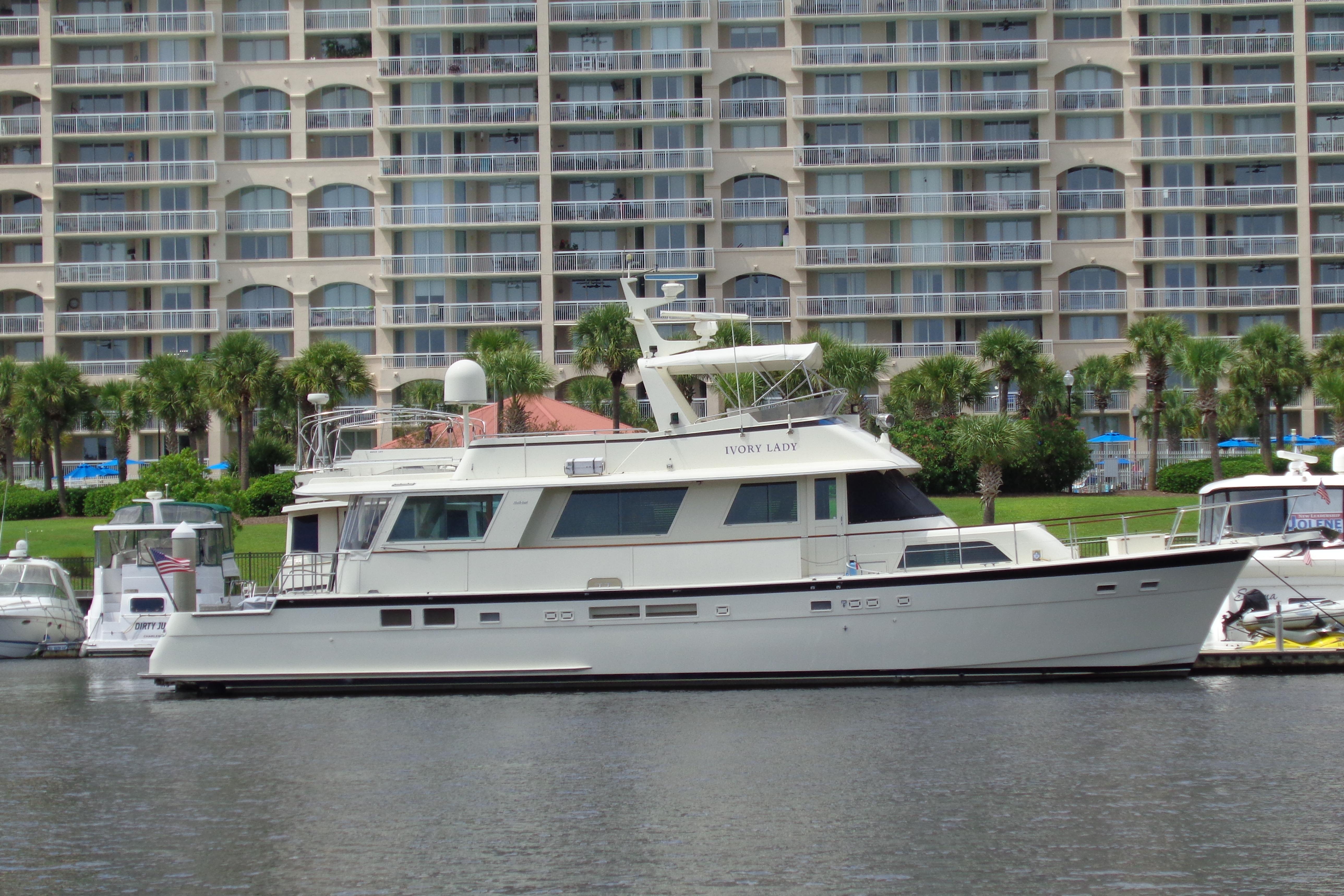 Hatteras 70 Cockpit Motor Yacht