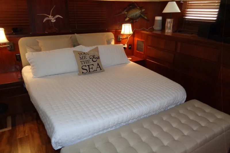Ivory Lady Yacht Photos Pics Luxurious bedroom in 1987 Hatteras 70 Cockpit Motor Yacht with elegant decor.