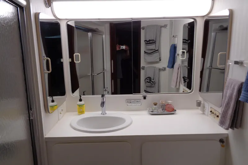 Ivory Lady Yacht Photos Pics Bathroom interior of 1987 Hatteras 70 Cockpit Motor Yacht with sink and mirror.
