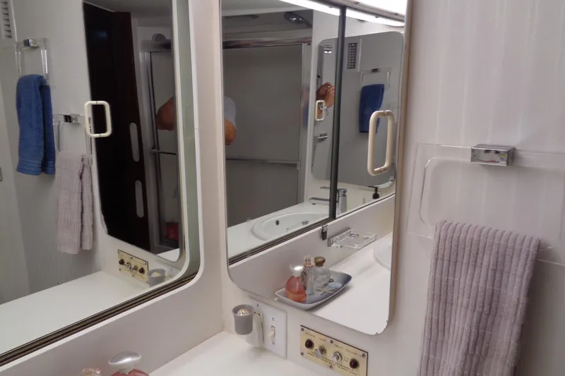 Ivory Lady Yacht Photos Pics Bathroom interior of 1987 Hatteras 70 Cockpit Motor Yacht with mirrors and towels.
