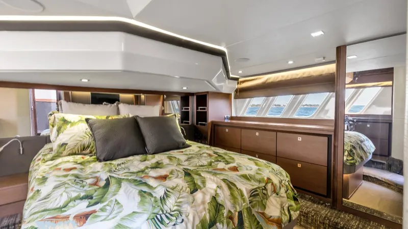  Yacht Photos Pics Luxurious 2015 Sea Ray 510 Fly yacht bedroom with tropical bedding and modern design.