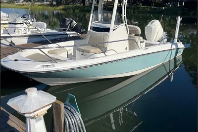 Boston Whaler 210 Dauntless