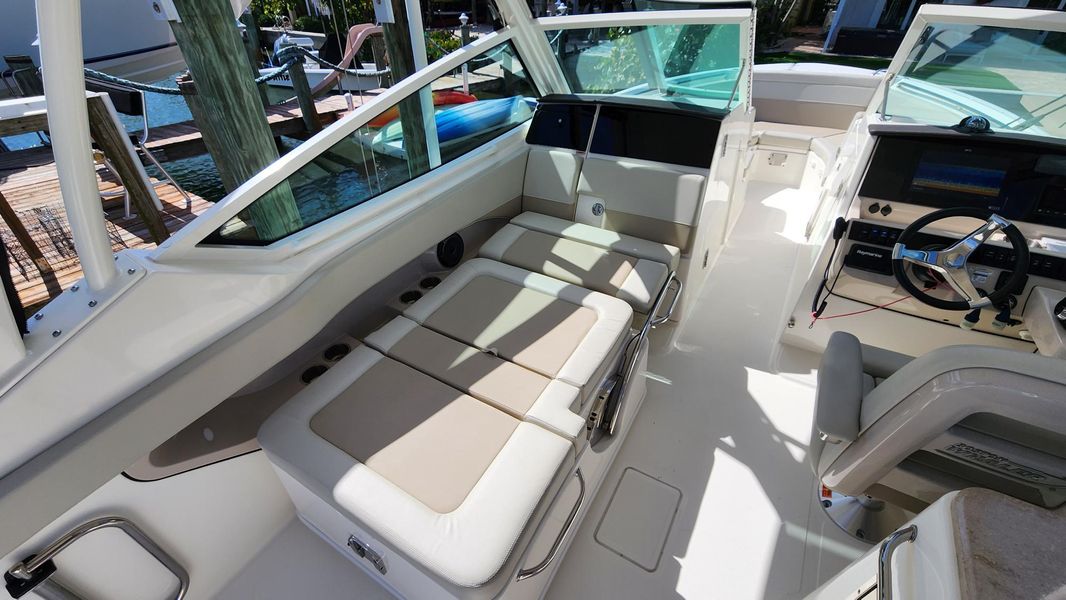 2021 Boston Whaler 280 Vantage