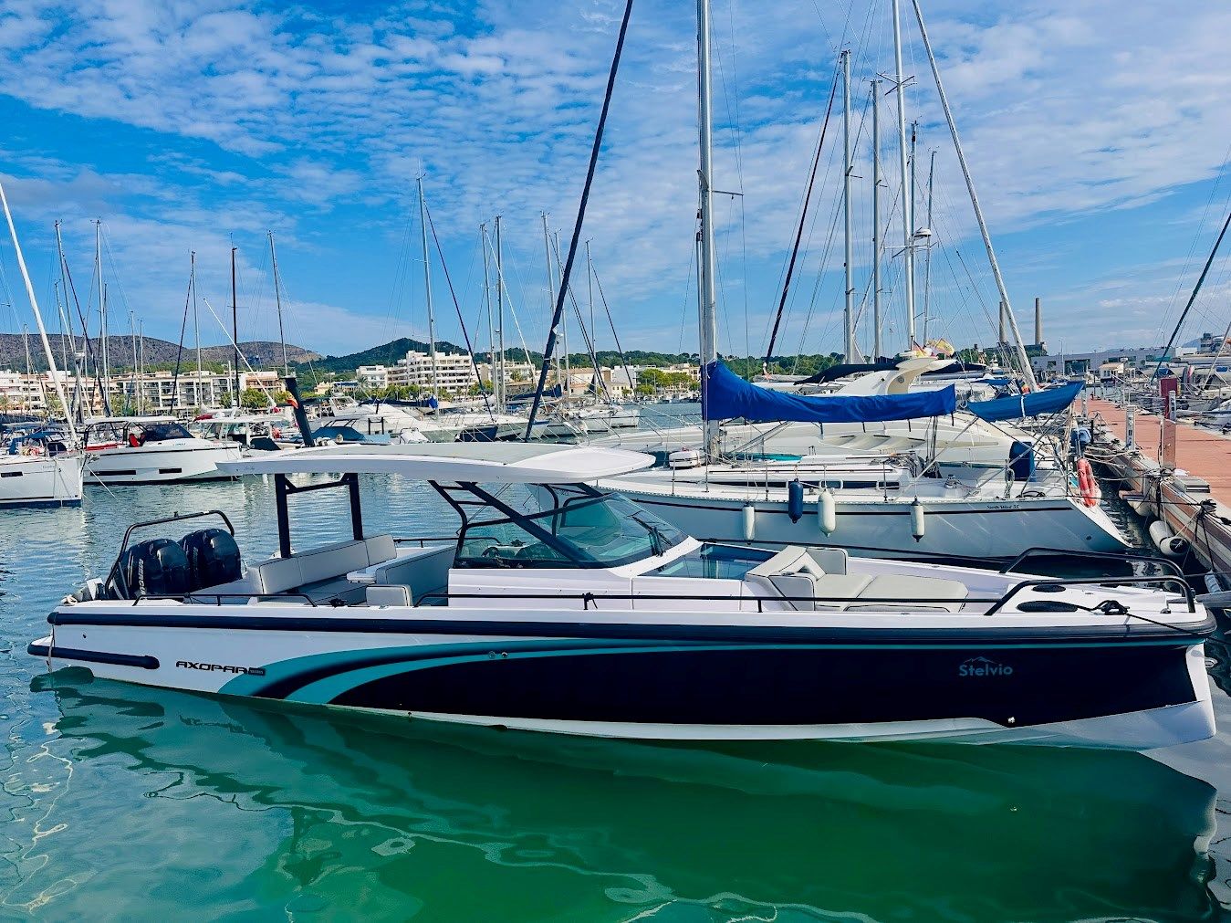 2022 Axopar 37 Sun Top