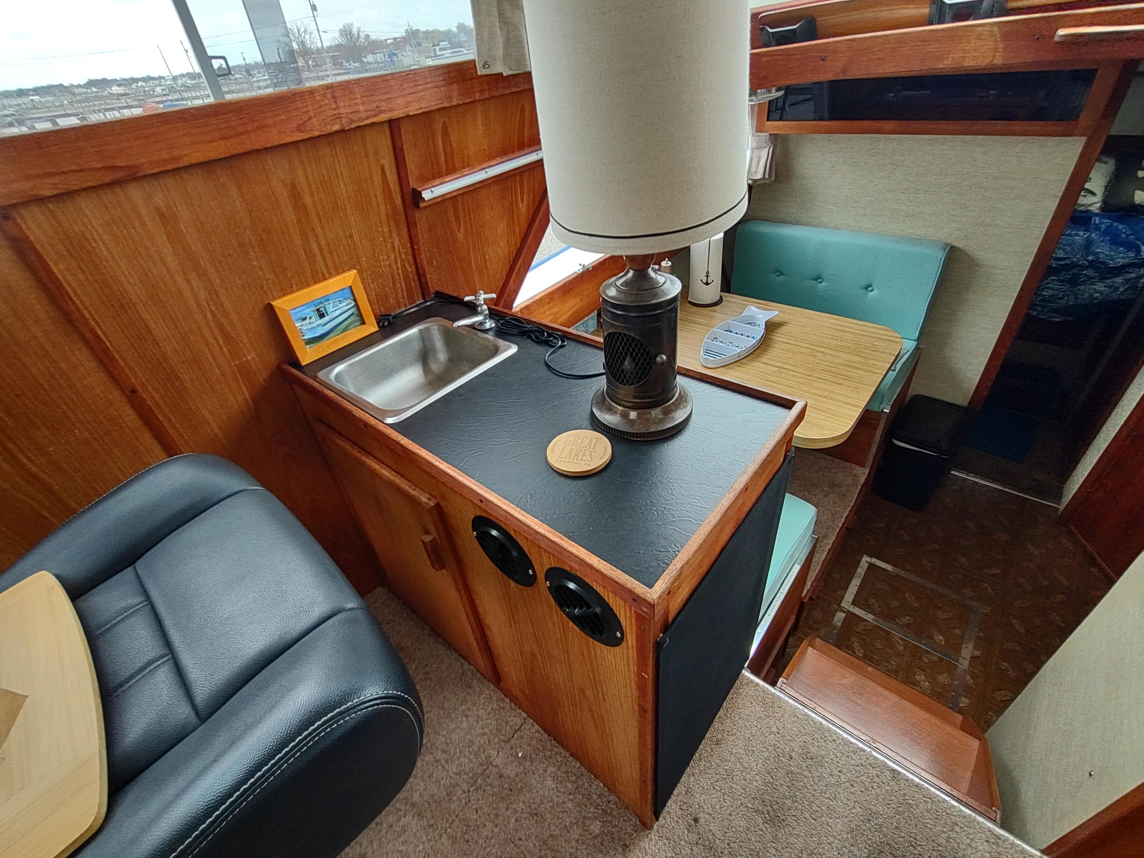 1984 Marinette 39 Hardtop Sedan Cruiser for sale - YachtWorld