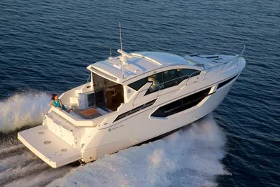 Cruisers Yachts 42 Cantius