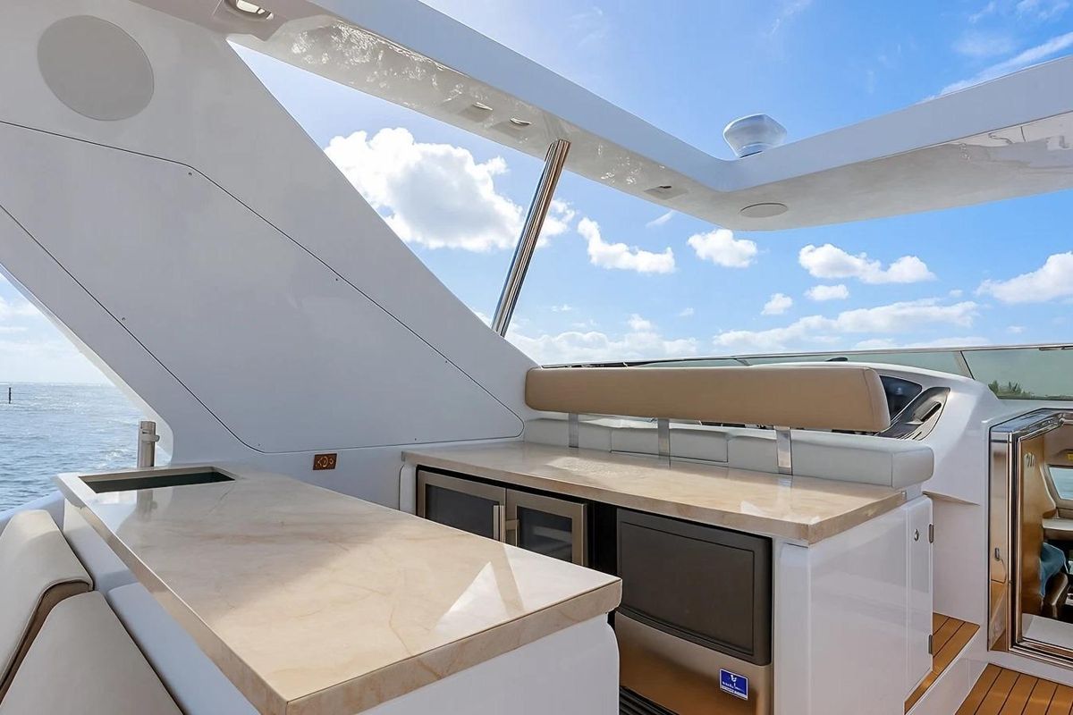 2009 Azimut 105 
