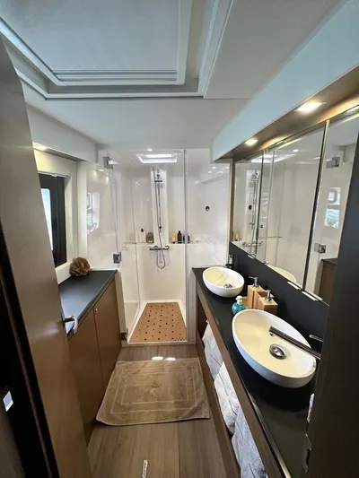 Hayat Yacht Photos Pics Modern bathroom in a 2021 Nautitech 46 Fly catamaran with dual sinks and a spacious shower.
