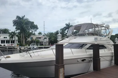 Sea Ray 450 Express Bridge