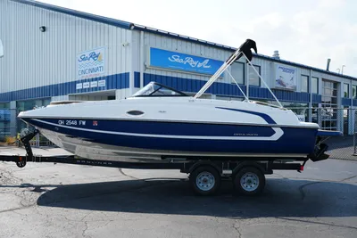Bayliner 215 Deck Boat