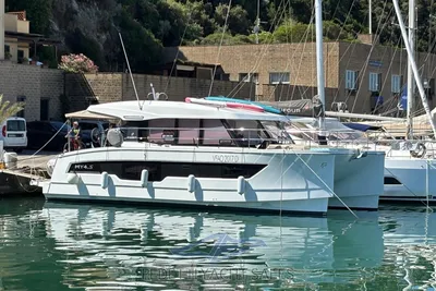 2025 Custom Fountain Pajot MY4.S