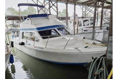 Commander Flybridge Sedan