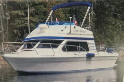 Commander Flybridge Sedan