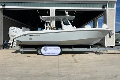 Everglades 335 Center Console