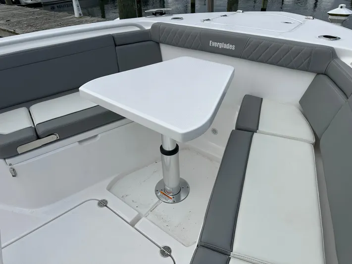  Yacht Photos Pics 2023 Everglades 395 Center Console boat seating area with table.