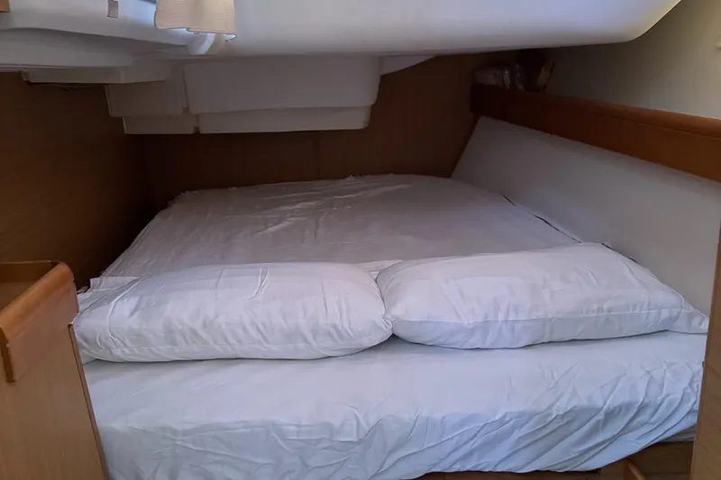 Pelican Pat Yacht Photos Pics Cozy cabin bed in 2010 Jeanneau Sun Odyssey 42i sailboat interior.