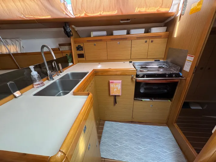 Pelican Pat Yacht Photos Pics Interior of 2010 Jeanneau Sun Odyssey 42i yacht kitchen with sink and stove.
