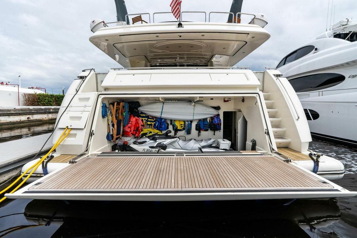 2004 Ferretti Yachts 94 
