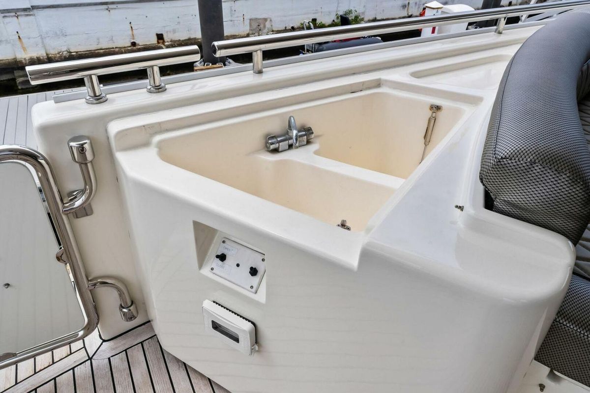 2004 Ferretti Yachts 94 
