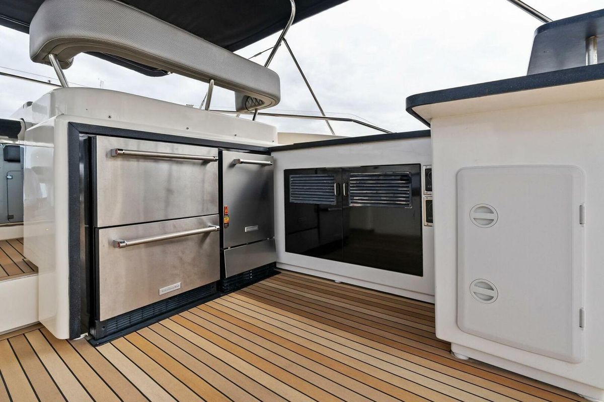 2004 Ferretti Yachts 94 
