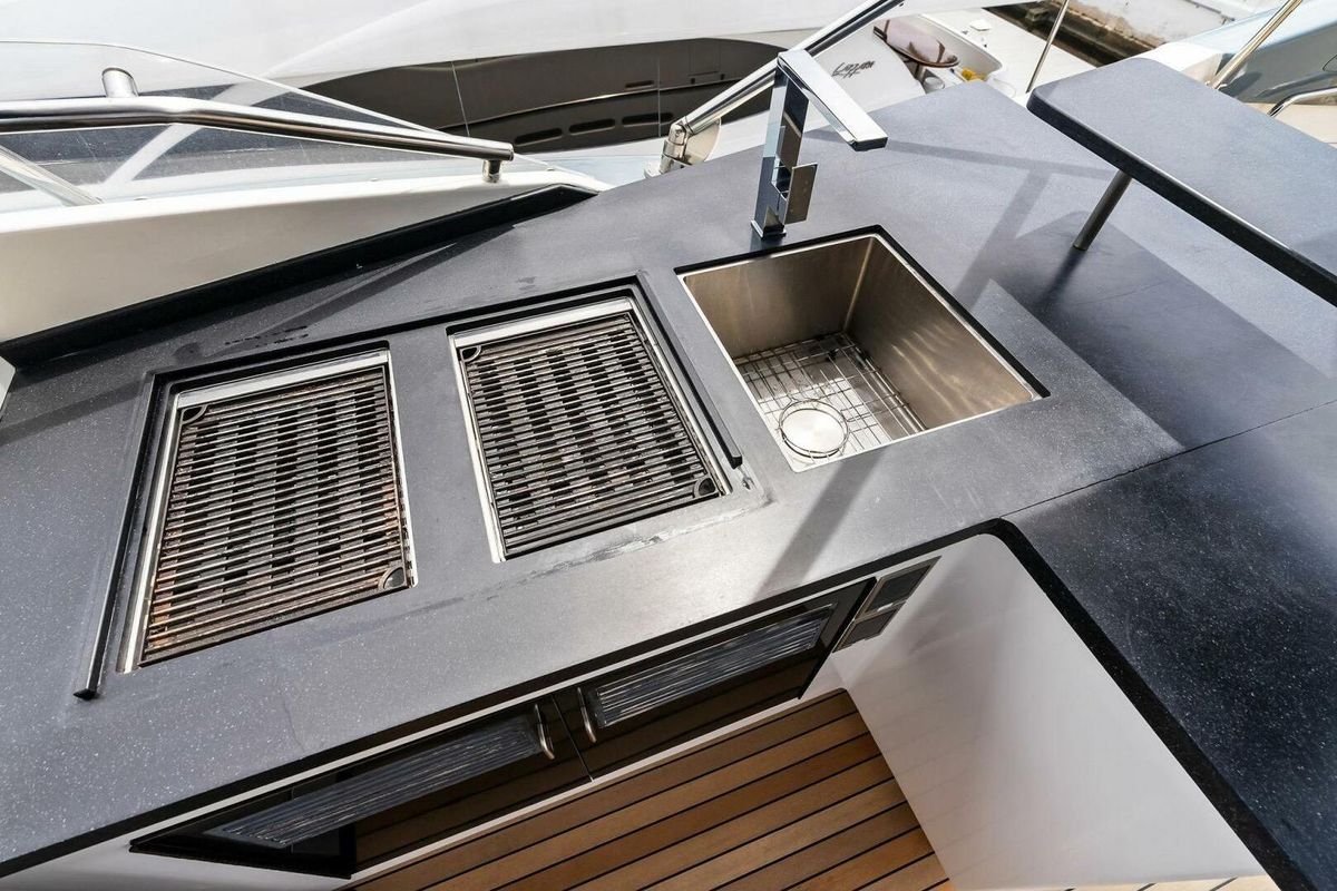 2004 Ferretti Yachts 94 