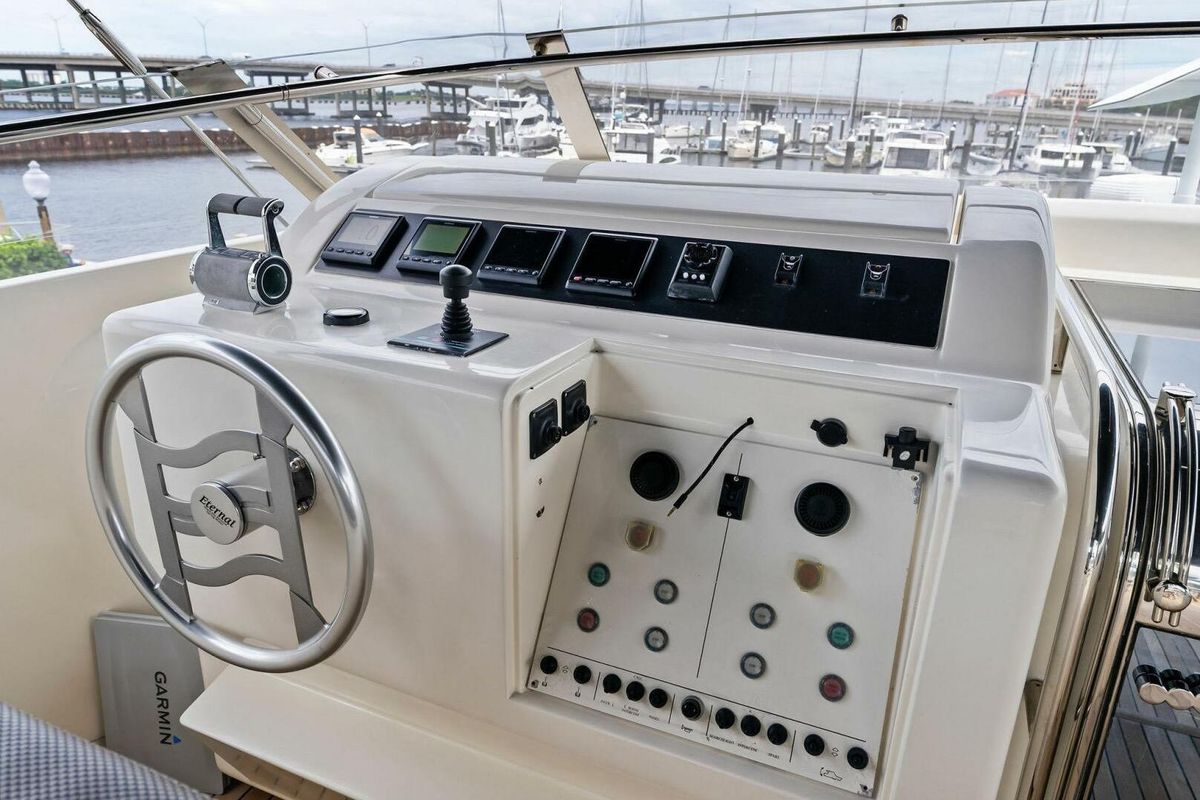 2004 Ferretti Yachts 94 