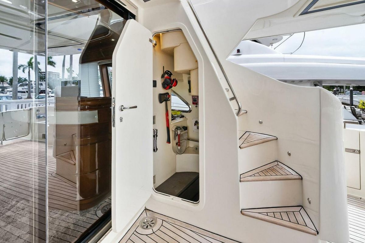 2004 Ferretti Yachts 94 