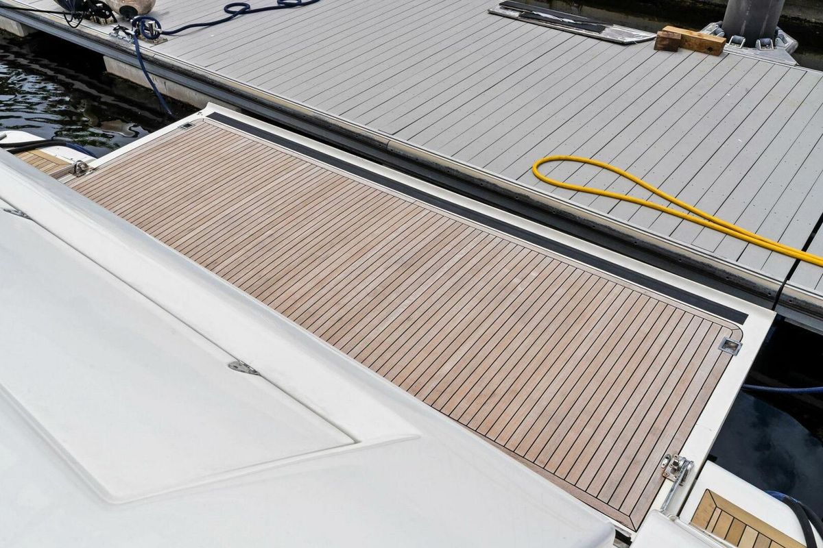 2004 Ferretti Yachts 94 