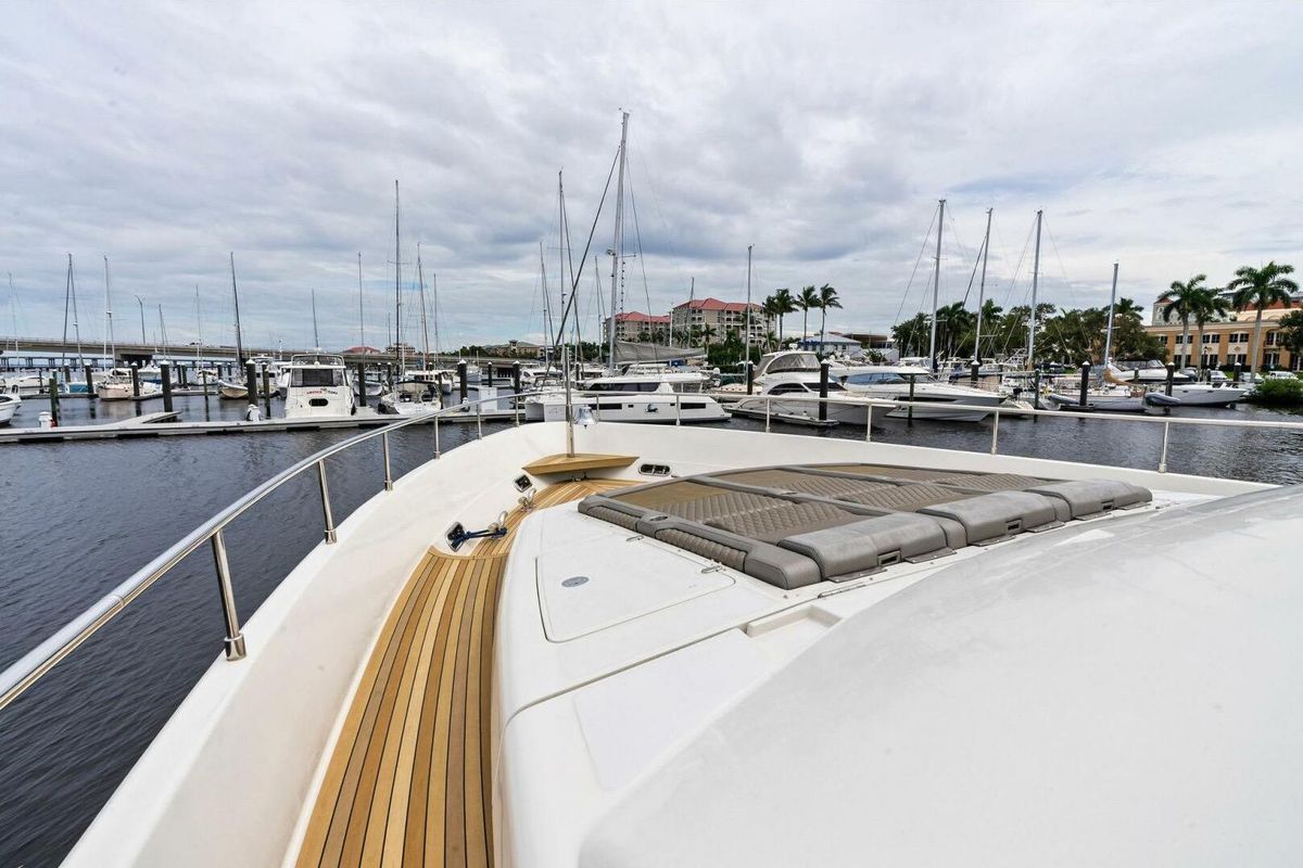 2004 Ferretti Yachts 94 