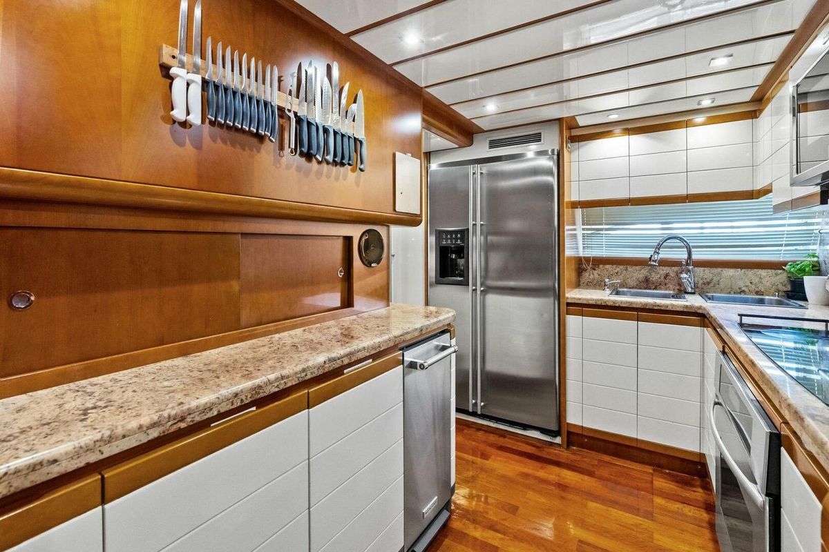 2004 Ferretti Yachts 94 