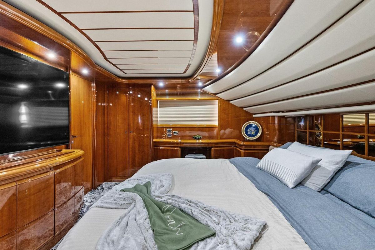 2004 Ferretti Yachts 94 