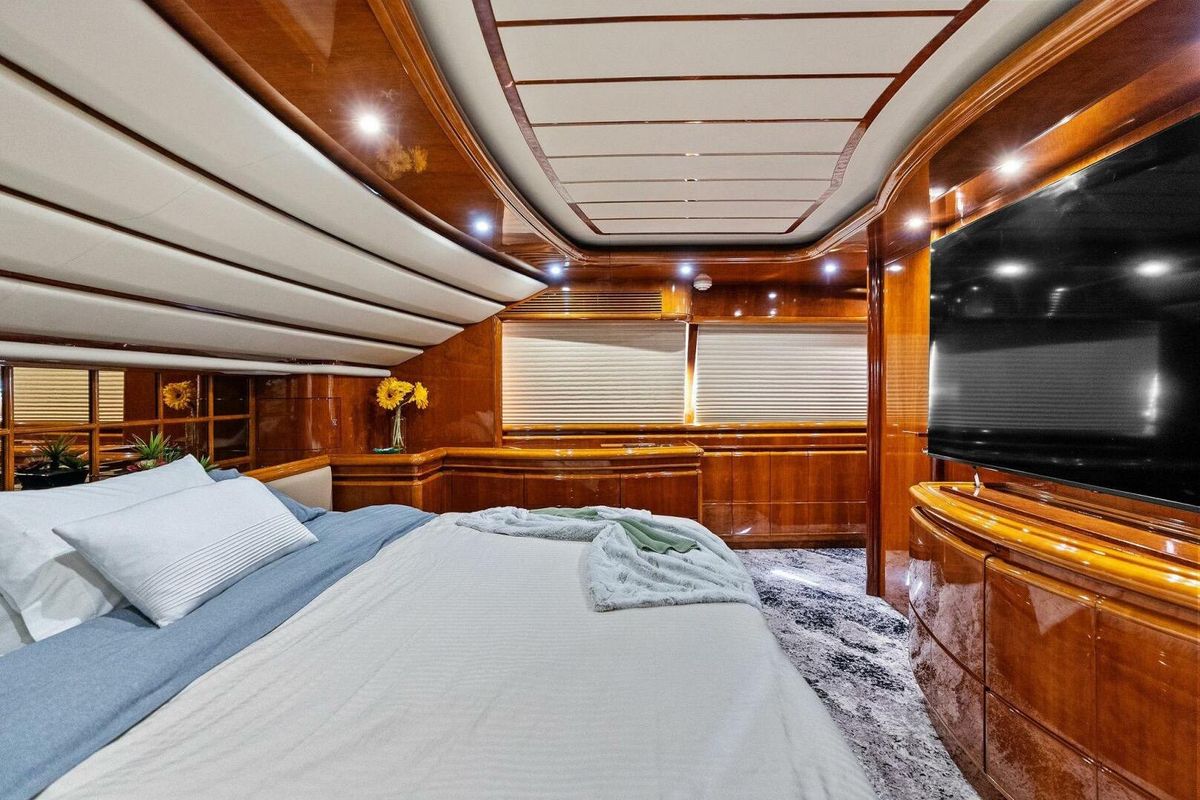 2004 Ferretti Yachts 94 