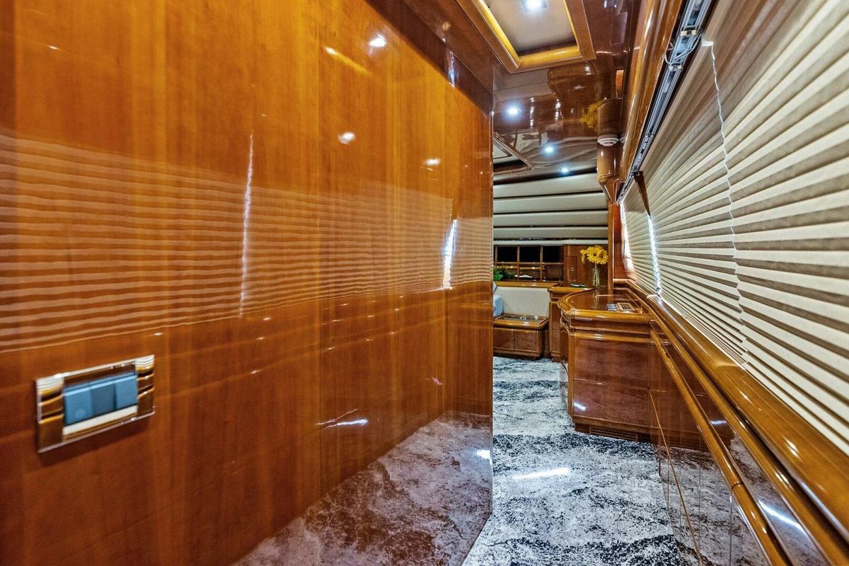 2004 Ferretti Yachts 94 