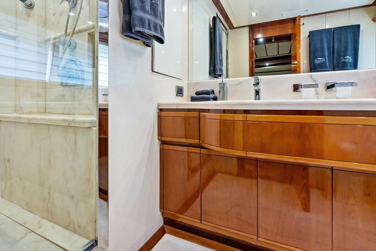 2004 Ferretti Yachts 94 