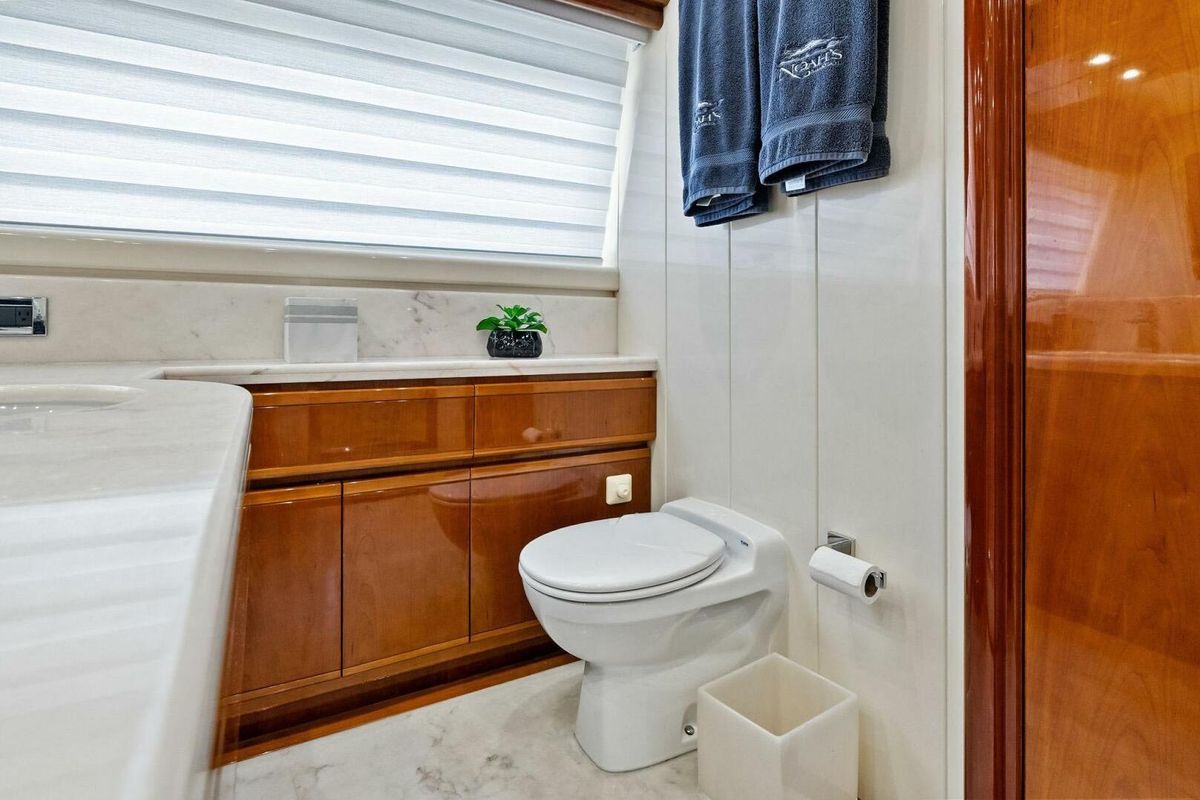 2004 Ferretti Yachts 94 