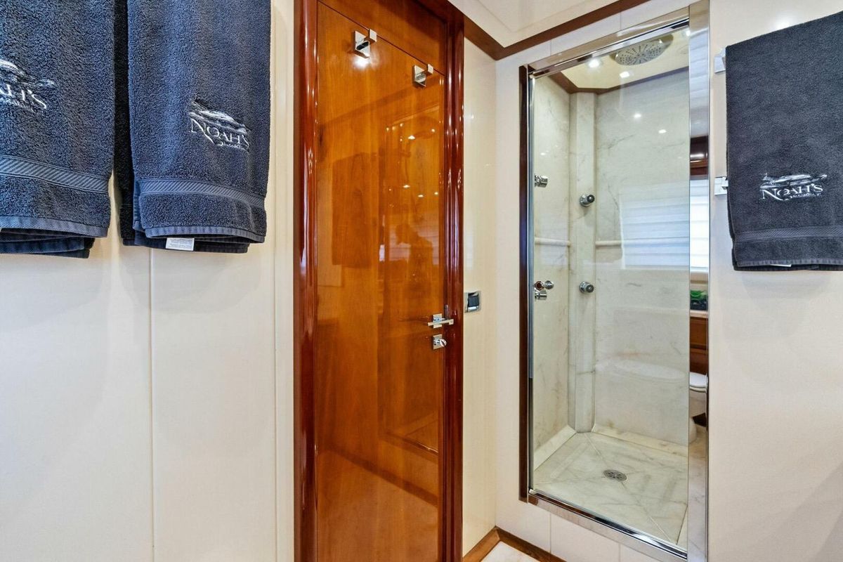 2004 Ferretti Yachts 94 