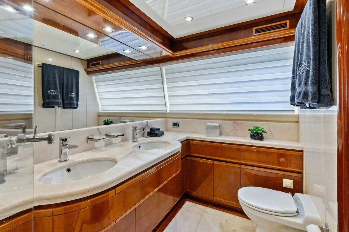 2004 Ferretti Yachts 94 