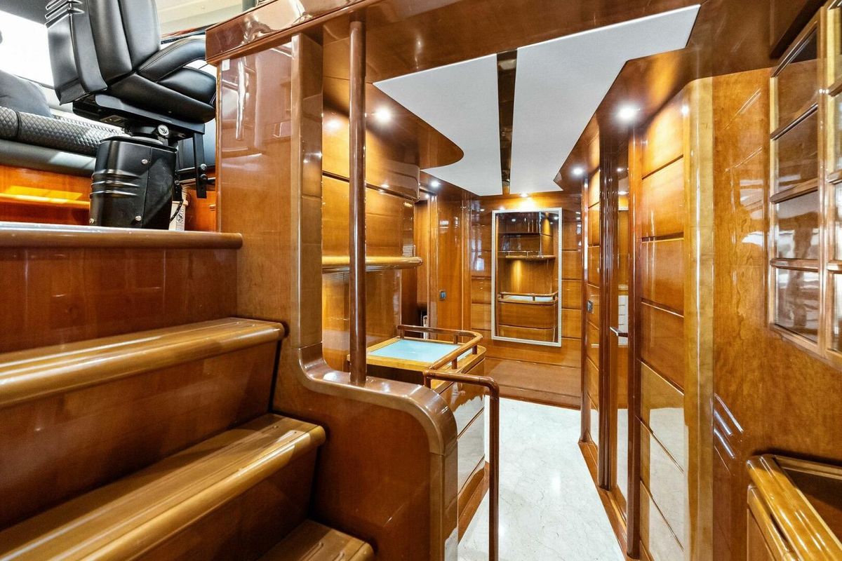 2004 Ferretti Yachts 94 