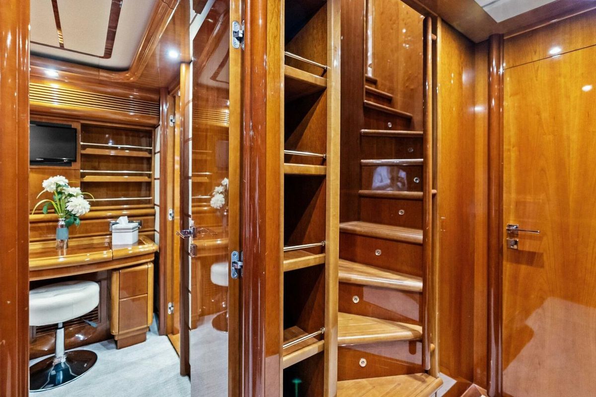 2004 Ferretti Yachts 94 